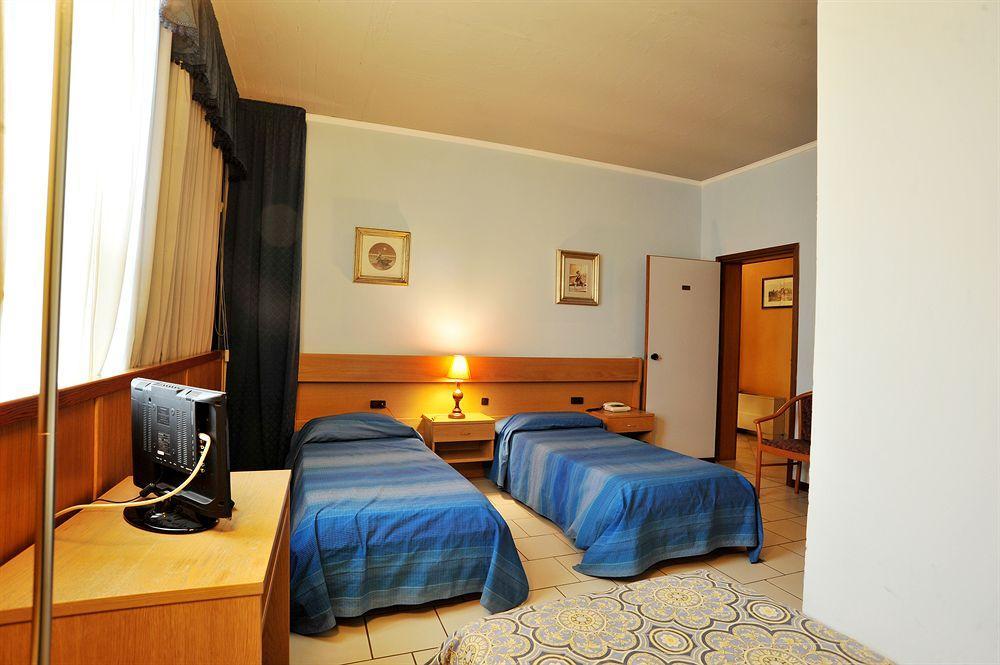 Hotel Cristallo Barga Fornaci di Barga Экстерьер фото