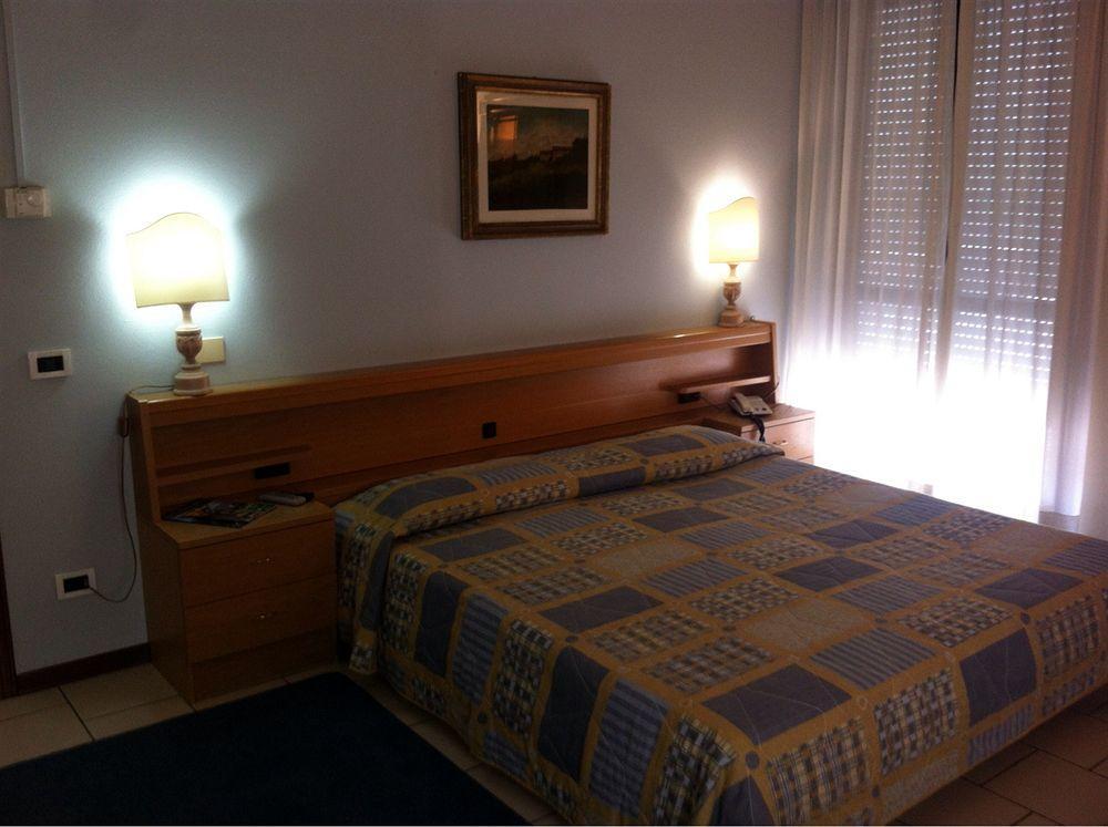 Hotel Cristallo Barga Fornaci di Barga Экстерьер фото