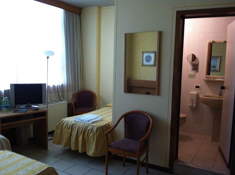 Hotel Cristallo Barga Fornaci di Barga Экстерьер фото