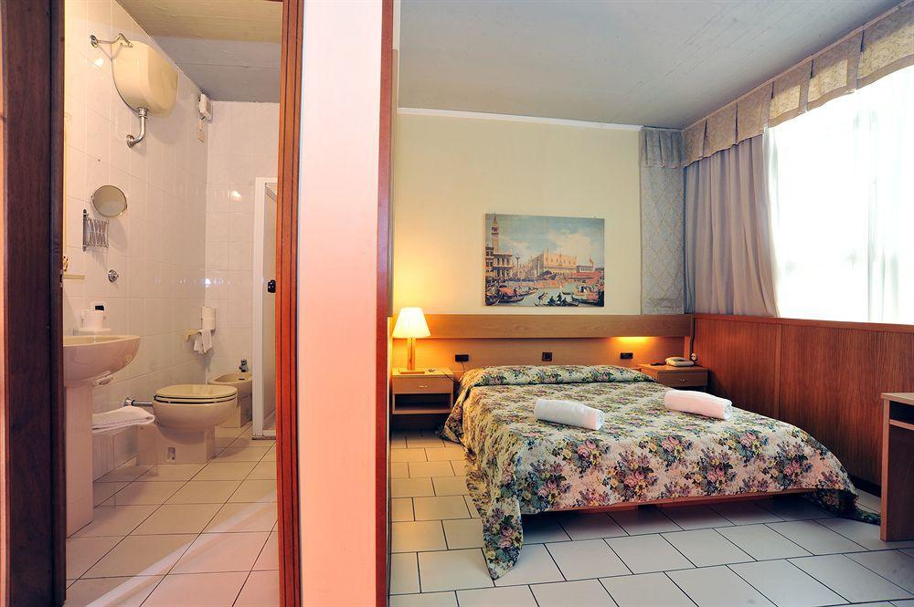 Hotel Cristallo Barga Fornaci di Barga Экстерьер фото